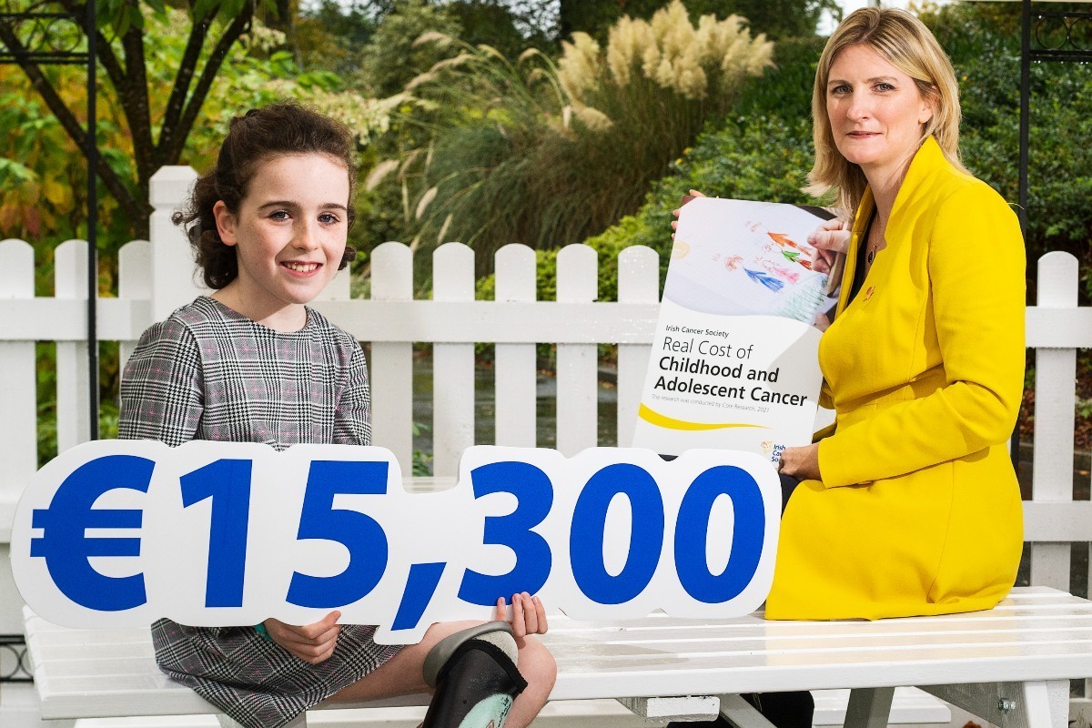 IrishCancerSoc's tweet photo. A childhood cancer diagnosis can cause an average hit of €15,300 to annual family incomes on top of other crippling added expenses, our new research shows.
Read the report & the ways we are working to help families affected by childhood cancer here 👉 https://t.co/yROgbFiOwe https://t.co/FdQZdWGrlJ