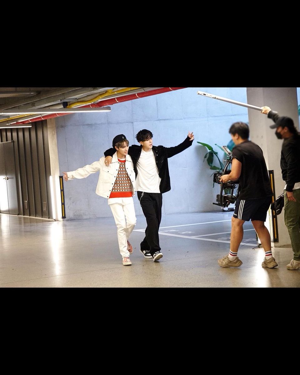 XIAOJUN_TH's tweet photo. [INSTAGRAM] dj_raiden_ instagram update with #XIAOJUN 

Random october memories✨ #LoveRightBack

➡️https://t.co/MDOjS2FEI5

#XIAOJUN #肖俊 #샤오쥔 #WayV #WeiShenV #威神V https://t.co/USav6nk5yK