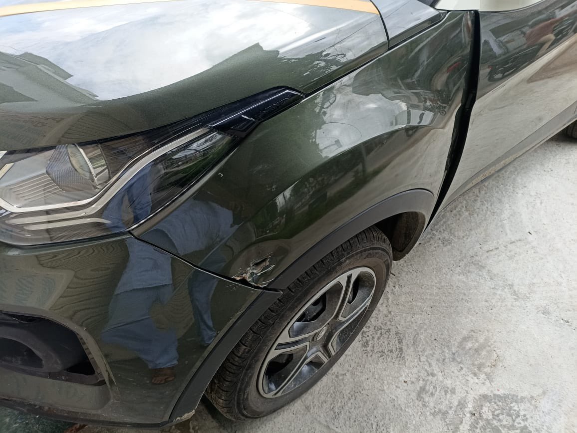 Shivani8Shubham's tweet photo. #Tatamotors #notHappyCustomer this is the damage we faced on normal roads. If the same happens on highway then it could lead to major casualties. Who will take this responsibility? https://t.co/LKMOMwoups