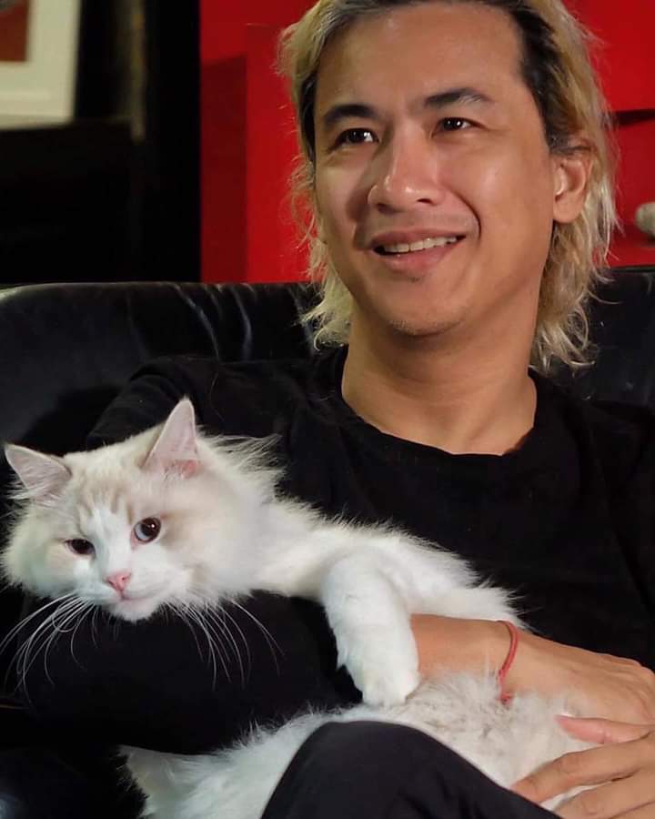 Advance Happy Birthday Sir Ely Buendia!!!!!! My fav. OPM icon<3 