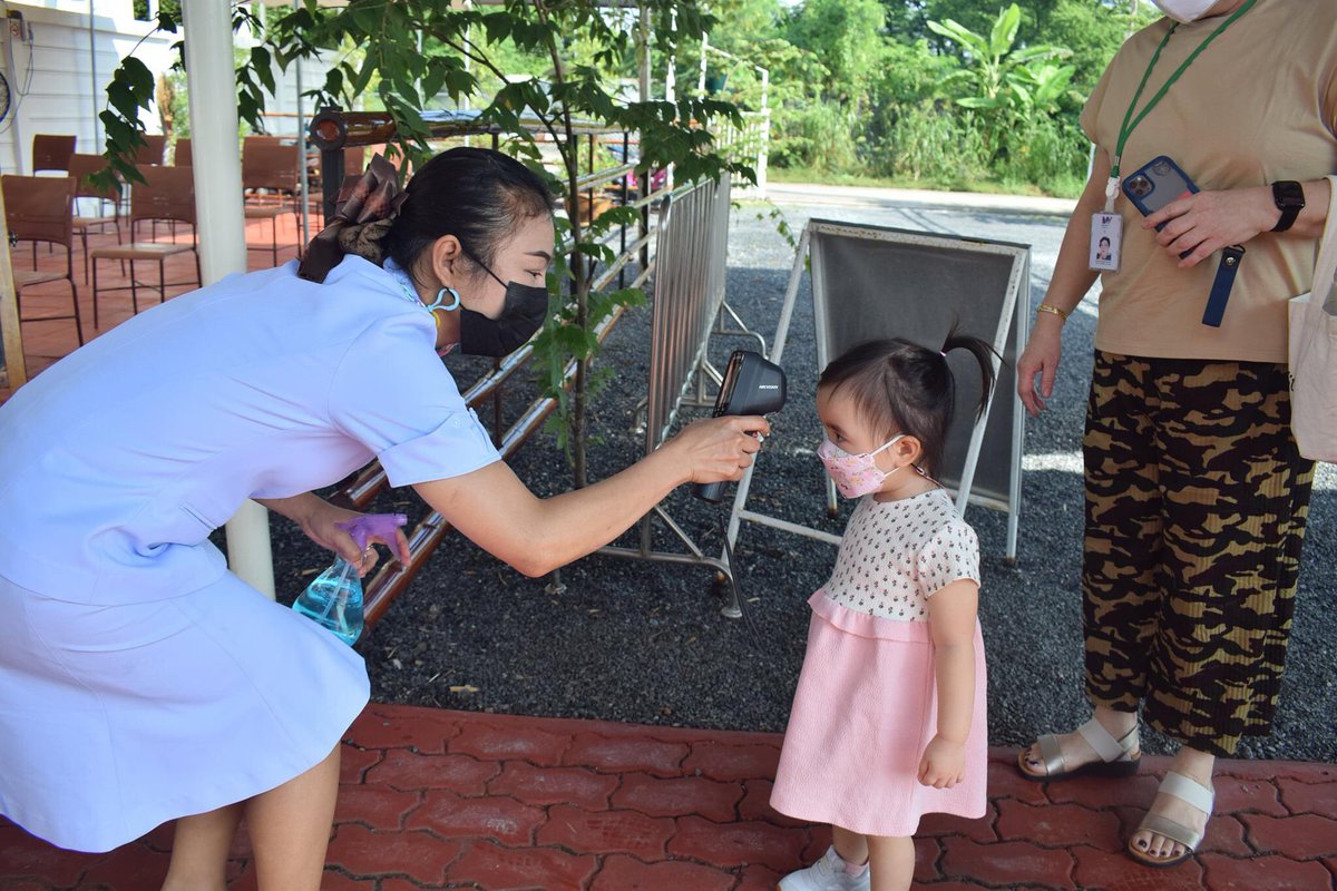 MYISMagic's tweet photo. Our Back to Campus orientation offers individual families time to visit classrooms before we #reopen on Wednesday. Building connections, pre-teaching protocols and exploring the environment contribute to a sense of trust and confidence for our resilient students #ibpyp #Thailand https://t.co/5FKx0vhyJk