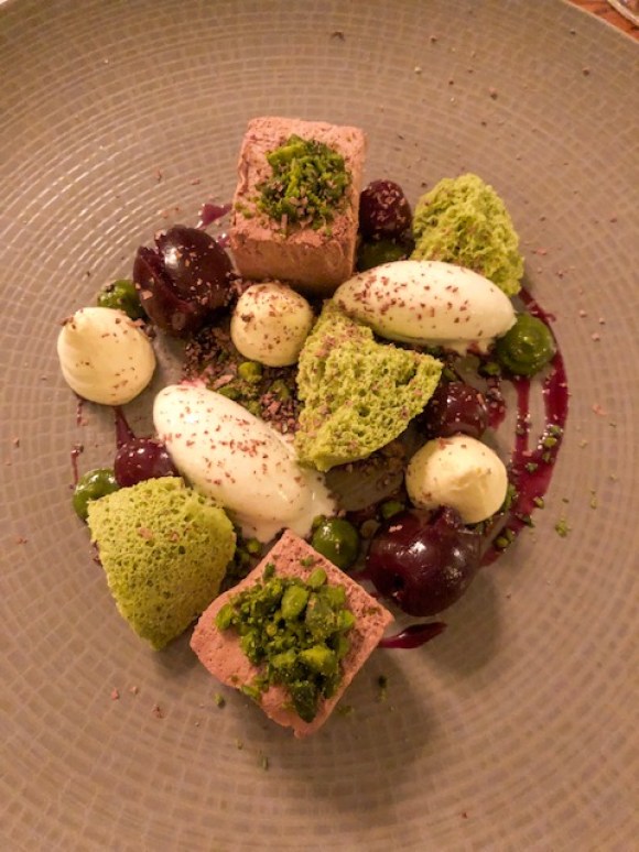 LovelyLocalIndi's tweet photo. Looking for a foodie weekend away? Why Derbyshire's Peak District is a perfect weekend destination https://t.co/cDeF8moPps #Derbyshire #UKbreaks #visitPeakDistrict #travelblog #UKtravelblog https://t.co/uWPFaErZ0C