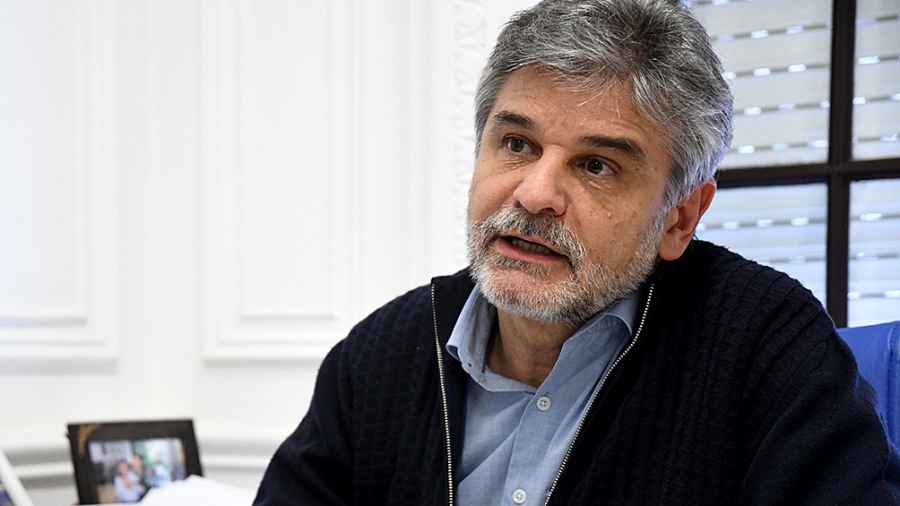 El ministro de Ciencia, Tecnología e Innovación, Daniel Filmus, destacó que la Argentina está desarrollando cuatro vacunas nacionales contra el coronavirus para "no tener que depender de los monopolios extranjeros" que ya las producen.

abcenlinea.com.ar/filmus-la-arge…