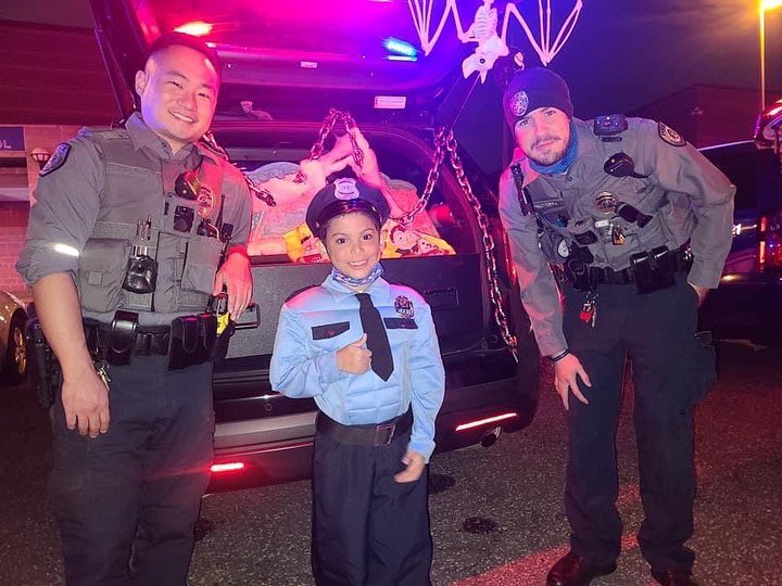 CheverlyPolice's tweet photo. What a tremendous spooky weekend!!! We would like to thank everyone for coming out, having a good time, and above all, staying safe. Can’t wait for next year, we are here to serve you Cheverly. https://t.co/TuoLKSNkgH