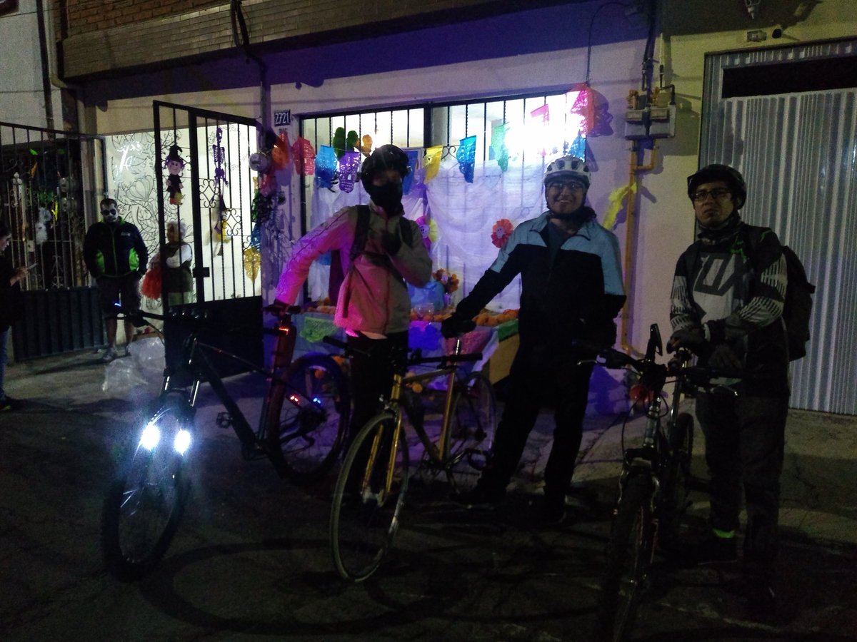 PorVolcanes's tweet photo. Gracias por acompañarnos como jurado @Biciopolis1 @arboles_puebla por los adornos. Vecinos y vecinas por los patrocinios y los elementos de la ofrenda. Y a las
niñas y niños por sus propuestas, creatividad y capacidad de hacer comunidad. https://t.co/8WSOcRkhRM