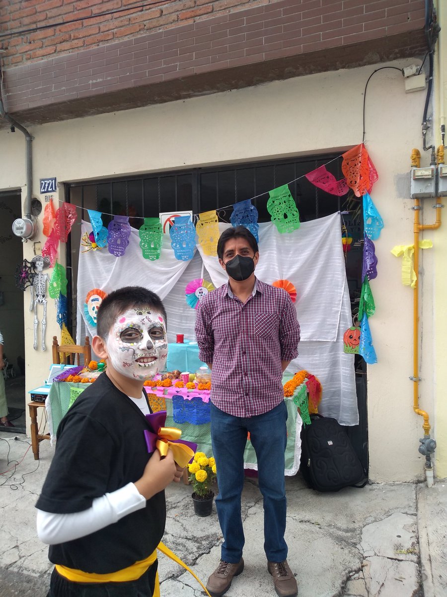 PorVolcanes's tweet photo. Gracias por acompañarnos como jurado @Biciopolis1 @arboles_puebla por los adornos. Vecinos y vecinas por los patrocinios y los elementos de la ofrenda. Y a las
niñas y niños por sus propuestas, creatividad y capacidad de hacer comunidad. https://t.co/8WSOcRkhRM