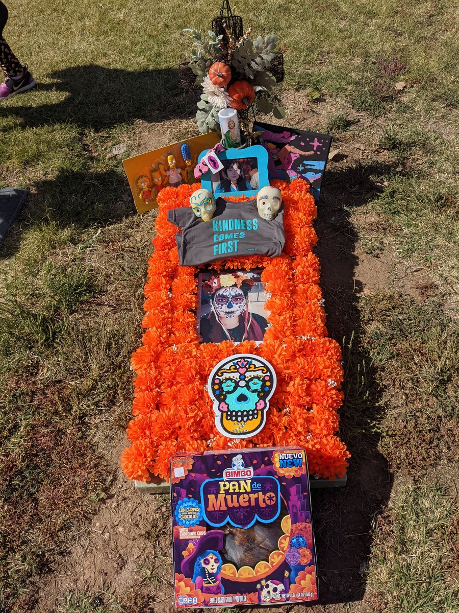 MarioBlancas12's tweet photo. Feliz día de los Muertos!! Happy Day of the Death!! Honoring your legacy to the fullest!!! Thank You Pink Socks Family!!!!🙏😇😍💗 @nickisnpdx @Insight_Minds @ltaylo_DSSE @andrewintech @DSShook_ES @JulieReisetter @blancas_DSSE #therockproject https://t.co/acBQ779ckc