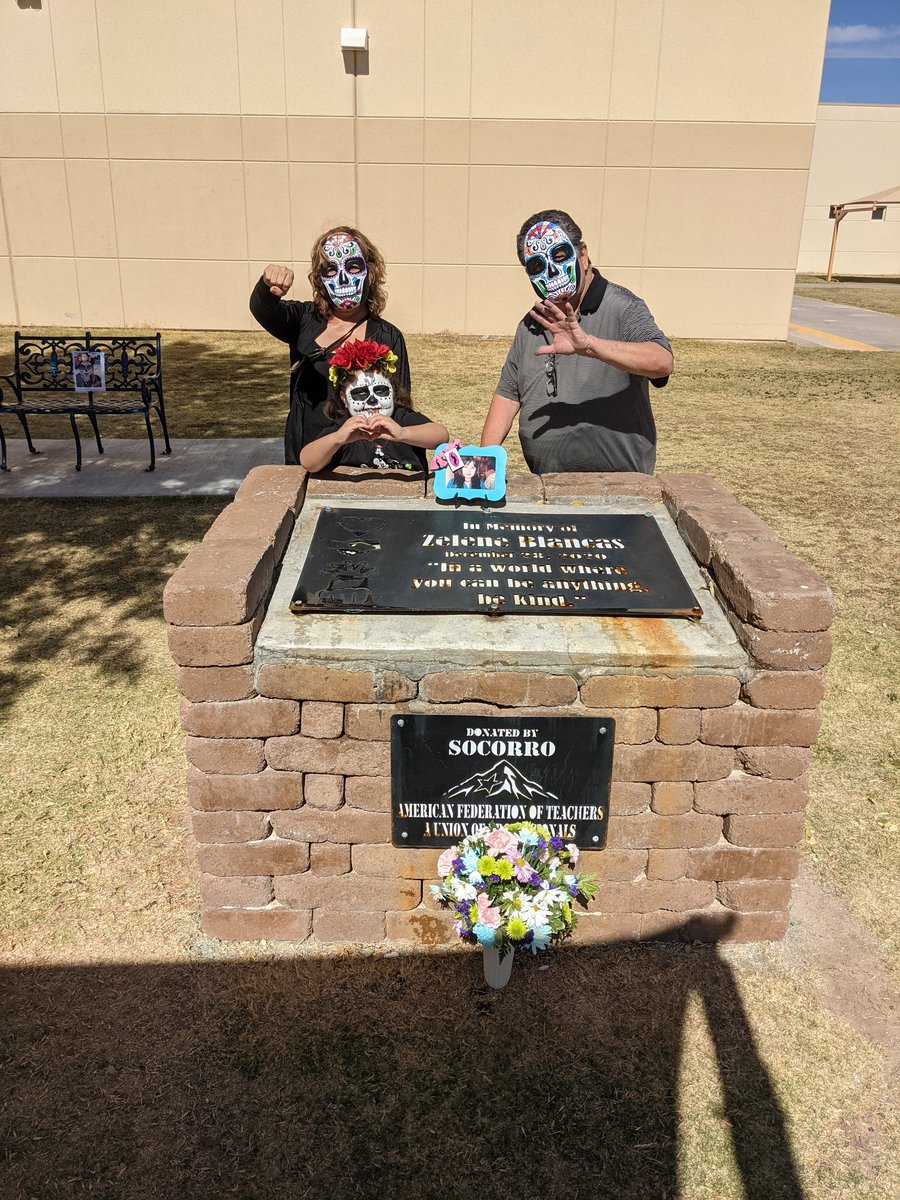 MarioBlancas12's tweet photo. Feliz día de los Muertos!! Happy Day of the Death!! Honoring your legacy to the fullest!!! Thank You Pink Socks Family!!!!🙏😇😍💗 @nickisnpdx @Insight_Minds @ltaylo_DSSE @andrewintech @DSShook_ES @JulieReisetter @blancas_DSSE #therockproject https://t.co/acBQ779ckc