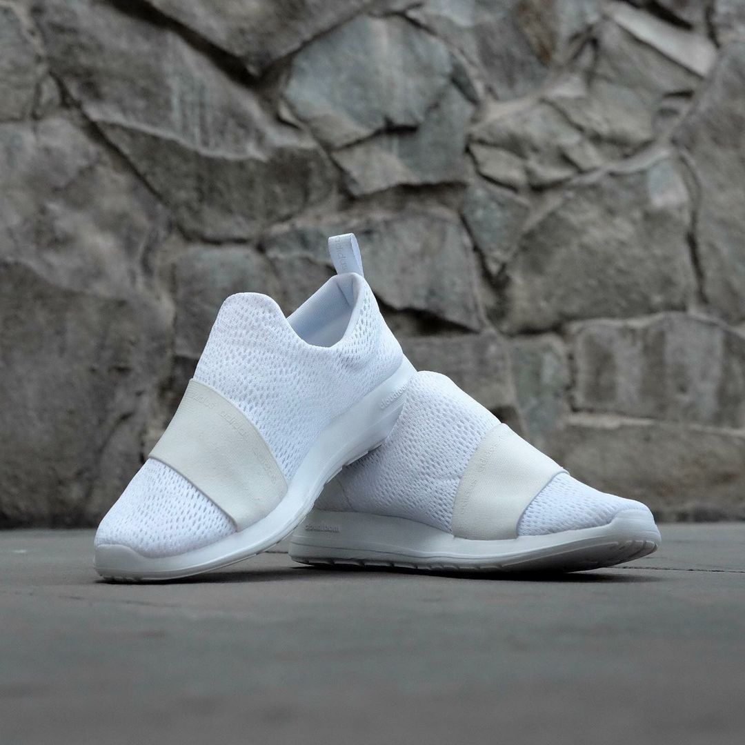 displayinfinity's tweet photo. Every wondered what it's like to walk on a cloud?☁️ Know the feeling with the Adidas Slip On Cloudfoam Adapt Refine shoes in ‘White Peach’ 📦1️⃣
 📸@shoesqhita
#shoes #shoe #kicks #envywear #instashoes #instakicks #sneakers #sneaker #sneakerhead #sneakerheads #solecollector https://t.co/3dFMNvZwaR