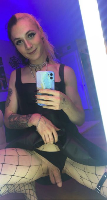 Click for a surprise😉🖤 https://t.co/VkrrhKxIUg<a href="/tag/thickthighthursday"class="tags"><span>#thickthighthursday</span></a>
