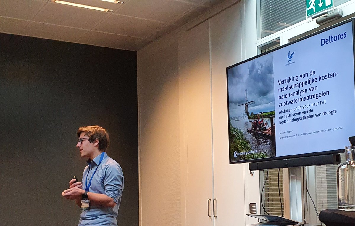 In de sessie 'studenten aan het woord' brengt Lennart Hatenboer <a href="/VUamsterdam/">Vrije Universiteit Amsterdam (inactief)</a> de nieuwste inzichten over weerbaarheid tegen droogte (o.m. bodemdaling)

<a href="/Waterinfodag/">Waterinfodag</a> <a href="/DeltaresNL/">DeltaresNL</a>