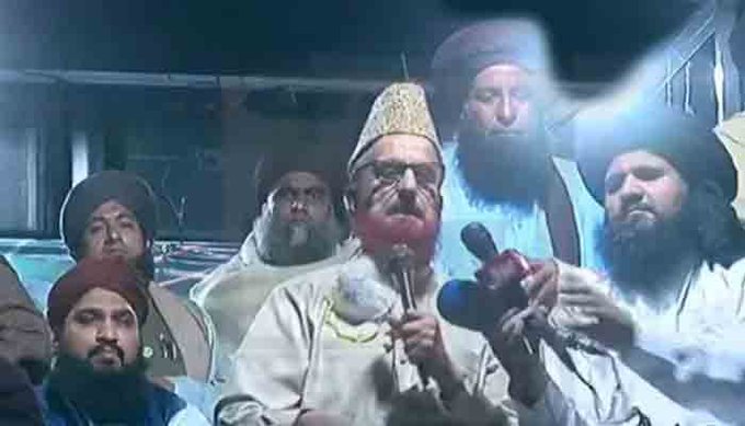 Businesstimes33's tweet photo. We will return with full force if govt fails to implement agreement with proscribed TLP: Mufti Muneeb People want to know what is agreement between govt and TLP #لبيك_يارسول_الله#TLPMarch #NoMore_Miscommitment #غنڈہ_گردی_نہیں_چلے_گی #imranKhanPTI #aghatahir@Businesstimes33 https://t.co/nbiAhsoFQD