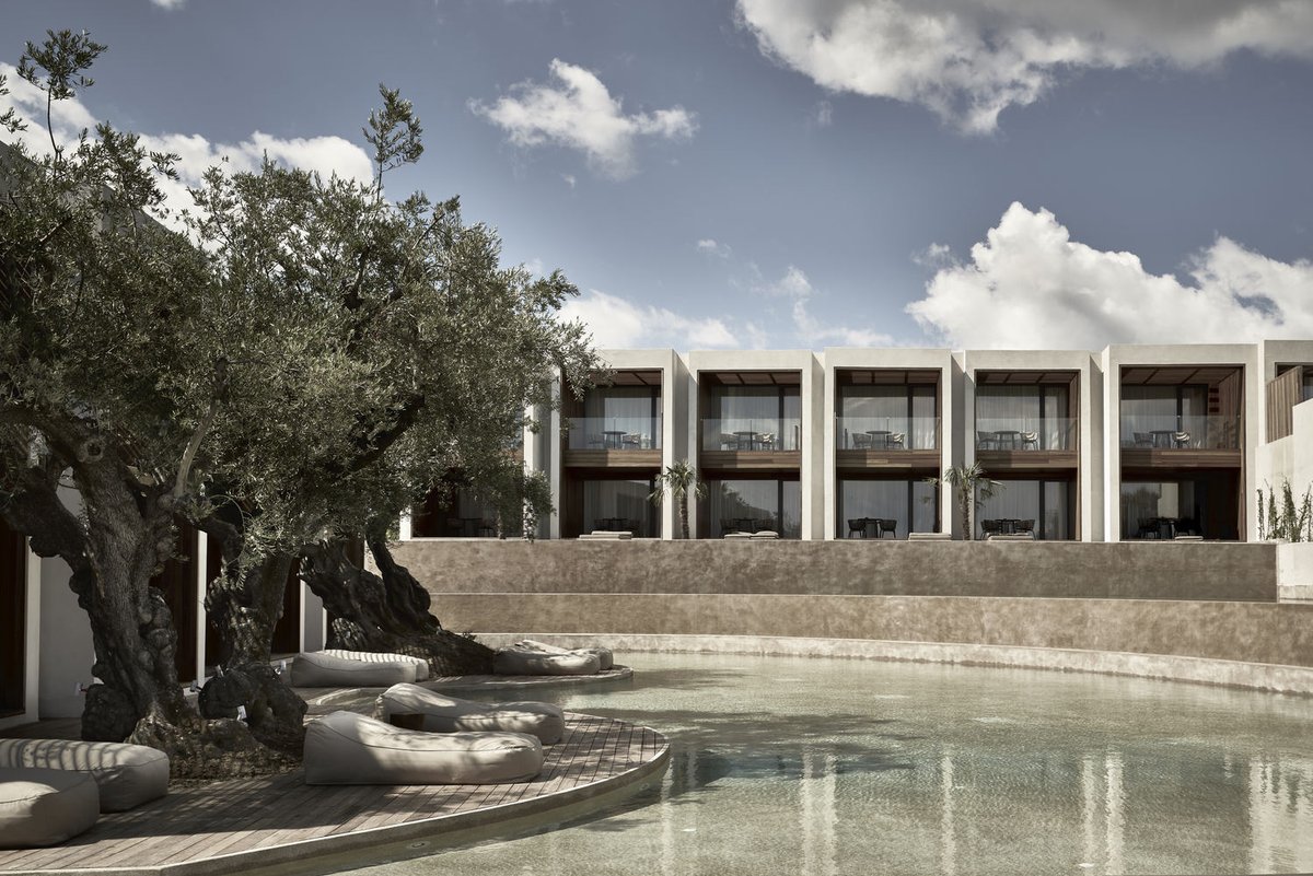 DonnetaCraneRE's tweet photo. While not flashy, the #architecture of this hotel is impressive. #structures  https://t.co/i8qGwDlzNP https://t.co/YYDbyQzUEm