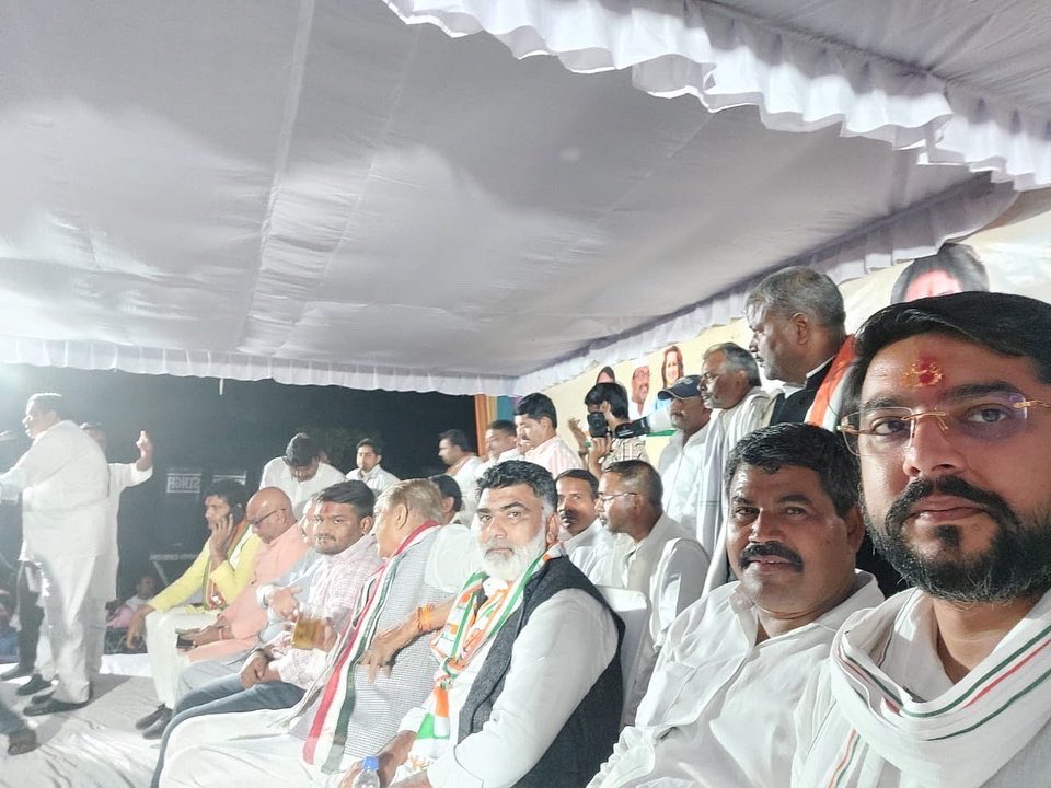 tanujpuniaINC's tweet photo. रायबरेली ज़िले के महाराज गंज ब्लॉक में कांग्रेस पार्टी की प्रतिज्ञा यात्रा का कार्यक्रम हुआ। मौजूदा सरकार से हताश वहां आए हुए सभी लोगों को कांग्रेस की प्रतिज्ञाओं से अवगत करा कर उन्हें पूर्ण करने में कांग्रेस पार्टी का साथ निभाने की अपील की गई।

#JoinCongressSaveIndia https://t.co/P3VimCkOD9
