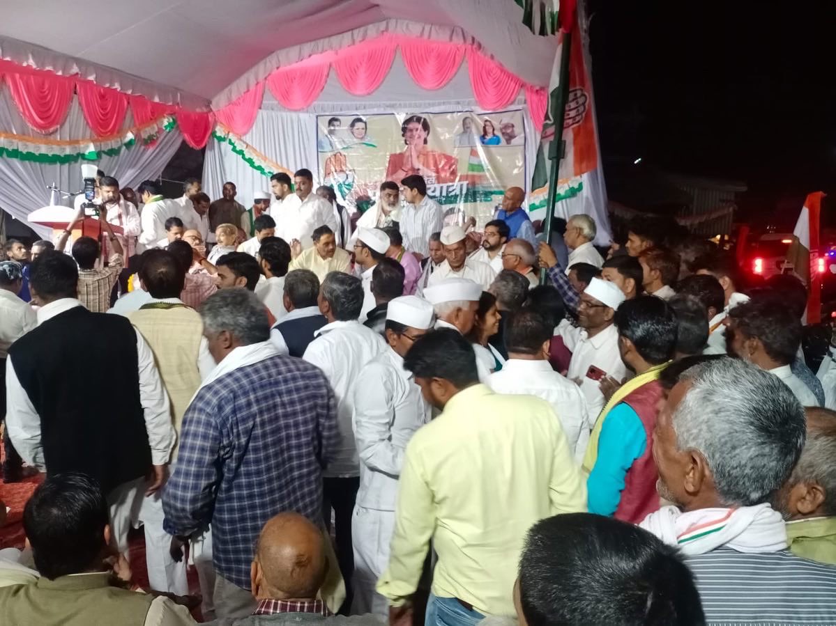 tanujpuniaINC's tweet photo. रायबरेली ज़िले के महाराज गंज ब्लॉक में कांग्रेस पार्टी की प्रतिज्ञा यात्रा का कार्यक्रम हुआ। मौजूदा सरकार से हताश वहां आए हुए सभी लोगों को कांग्रेस की प्रतिज्ञाओं से अवगत करा कर उन्हें पूर्ण करने में कांग्रेस पार्टी का साथ निभाने की अपील की गई।

#JoinCongressSaveIndia https://t.co/P3VimCkOD9