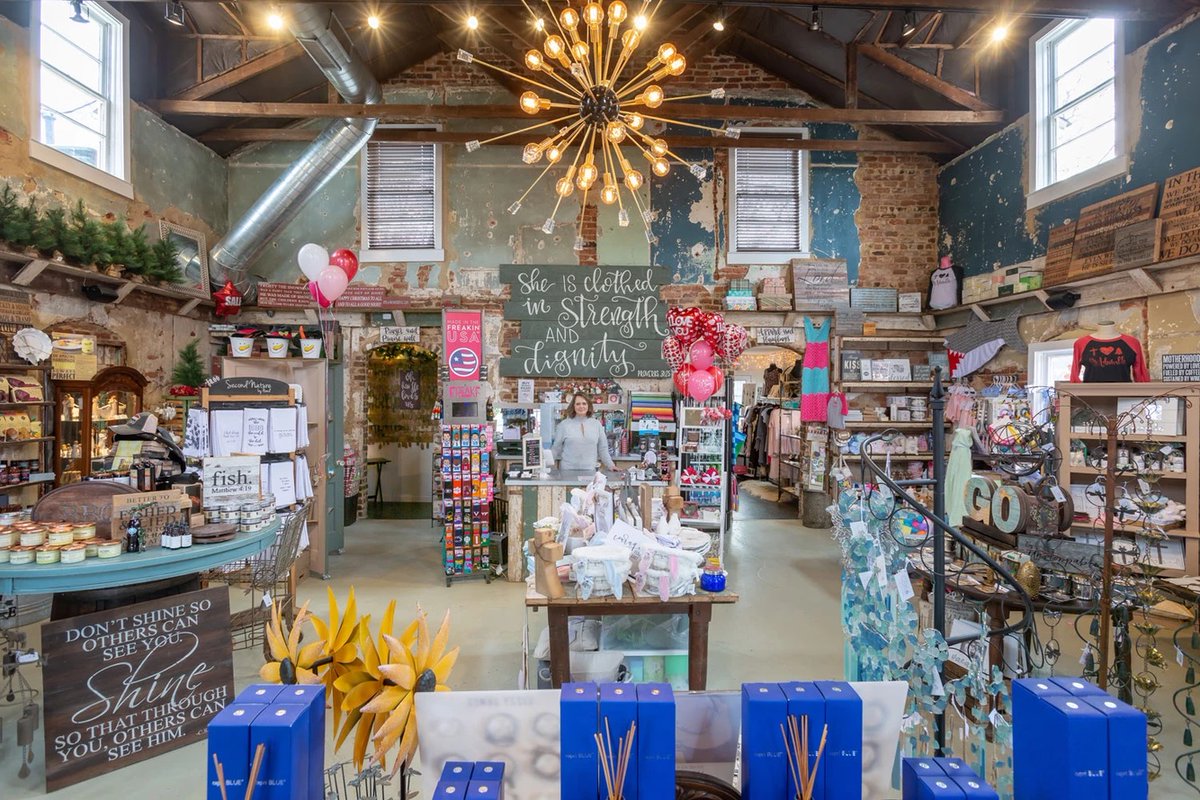 Do your holiday shopping on the main streets in Gaston County! 
ow.ly/rb0x50GCnIk

Visit Belmont, NC , Town of McAdenville , Visit Downtown Gastonia , Cherryville Main Street Program , City of Mount Holly ,#ShopLocal, #MainstreetUSA, #GoGastonNC