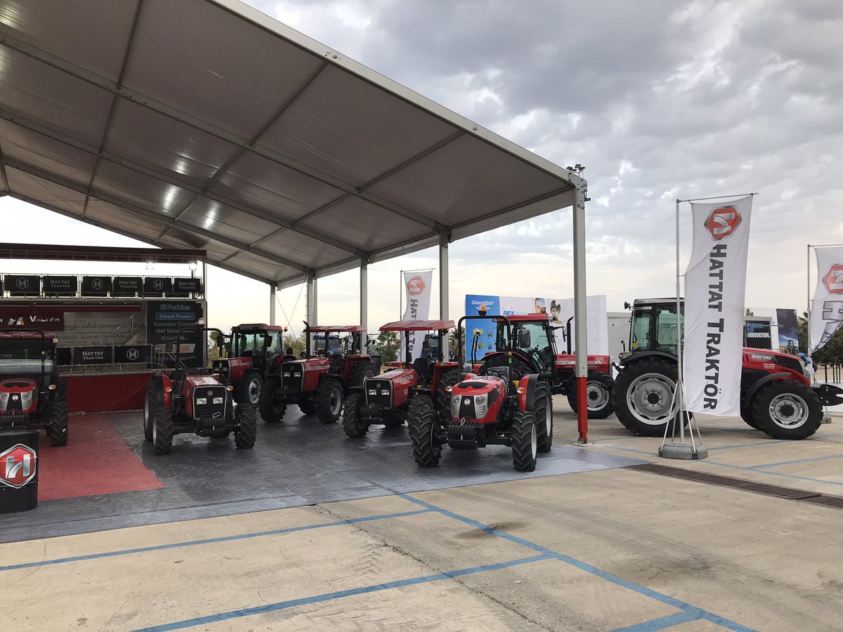 HattatTraktor's tweet photo. Adana Tarım Fuarı için son hazırlıklarımızı tamamladık, 2-6 Kasım tarihleri arasında siz değerli çiftçilerimizi standımıza bekliyoruz.
.
#adanatarımfuarı #hattattraktör #hattattractor #hattat https://t.co/5eI5MLsNYK