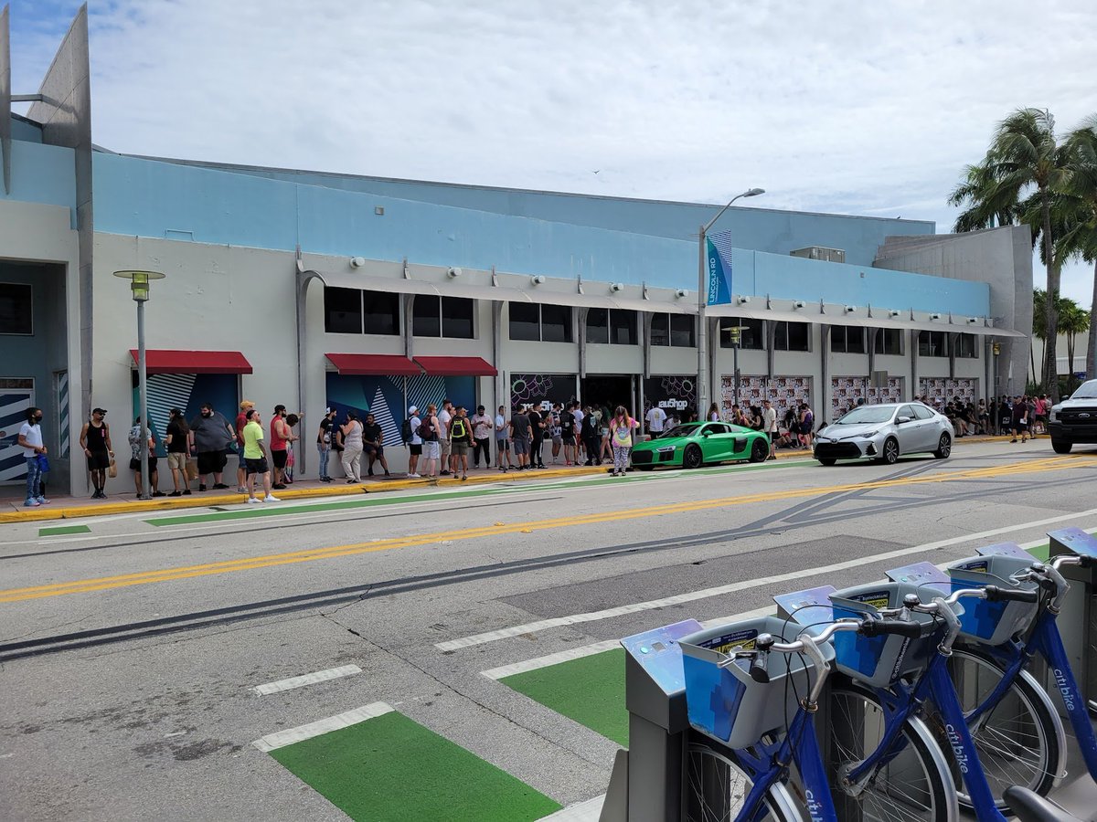 ThePharticusMax's tweet photo. @PlayBlankos had an IRL event too this weekend, in Miami. @deadmau5 was there in person doing meet &amp; greet while Blankos #NFTs were given to fans of the game. #PlayToEarn #NFTGiveaway #NYCNFT #cryptocurrency https://t.co/xm1wGANS9O