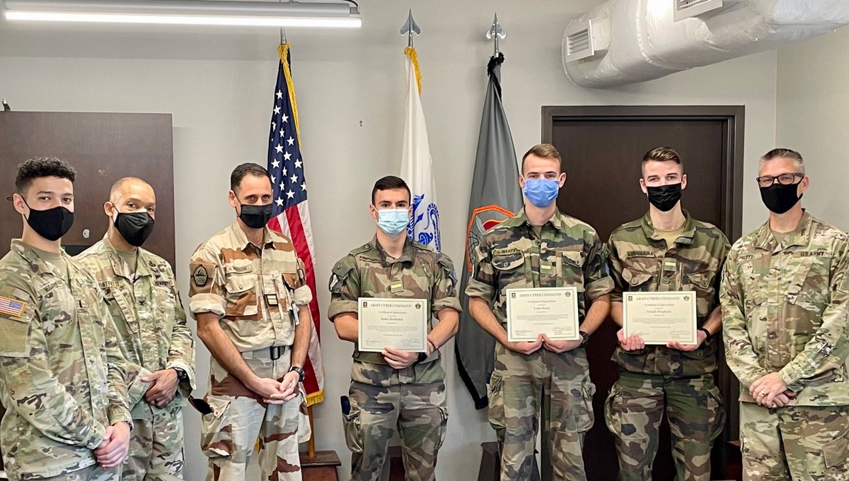 ARCYBER's tweet photo. Army Cyber Command engagement with French liaison, cadets furthers #partnership, security cooperation, academic exchange. Get the full story, as well as other Army #cyber and related news and information, at https://t.co/VIZvPTwAp6 @CG_CyberForge @ArmyChiefCyber @US_CYBERCOM https://t.co/vX3m4K4xpt