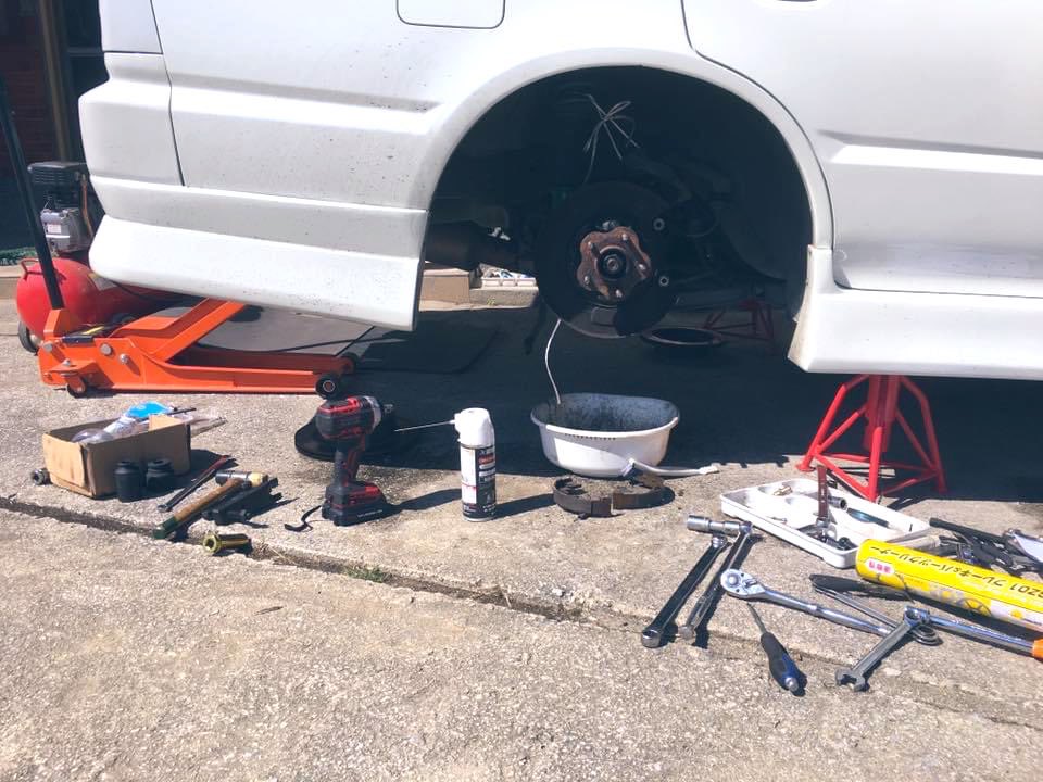 車弄りをdiyしていると 工賃が浮いて安く済みそう と思われがちだが実際は工賃以上に数倍工具代がかかるので店に丸投げした方が安い Togetter