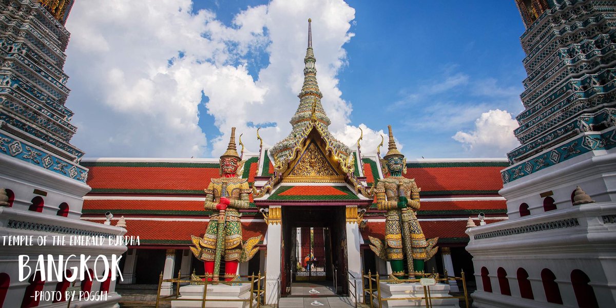 POGGHI's tweet photo. ความวิจิตรอลังการของวัดพระศรีรัตนศาสดาราม

นักท่องเที่ยวและชาวคณะทัวร์ต่างชาติยังไม่ทันมา ช่วงเย็นก่อนวัดปิดจึงเป็นบรรยากาศที่เงียบสงบ มีมุมถ่ายภาพโล่งๆแบบที่ไม่เคยเจอมาก่อน 

โอกาสแบบนี้หายาก รีบมาเก็บภาพสวยๆกันนนน 📷☺️

(ถ่��ยพระแก้วมร��ตจากด้านนอกได้ ด้านในพระอุโบสถ งดถ่ายภาพ) https://t.co/dVdv4mneC4