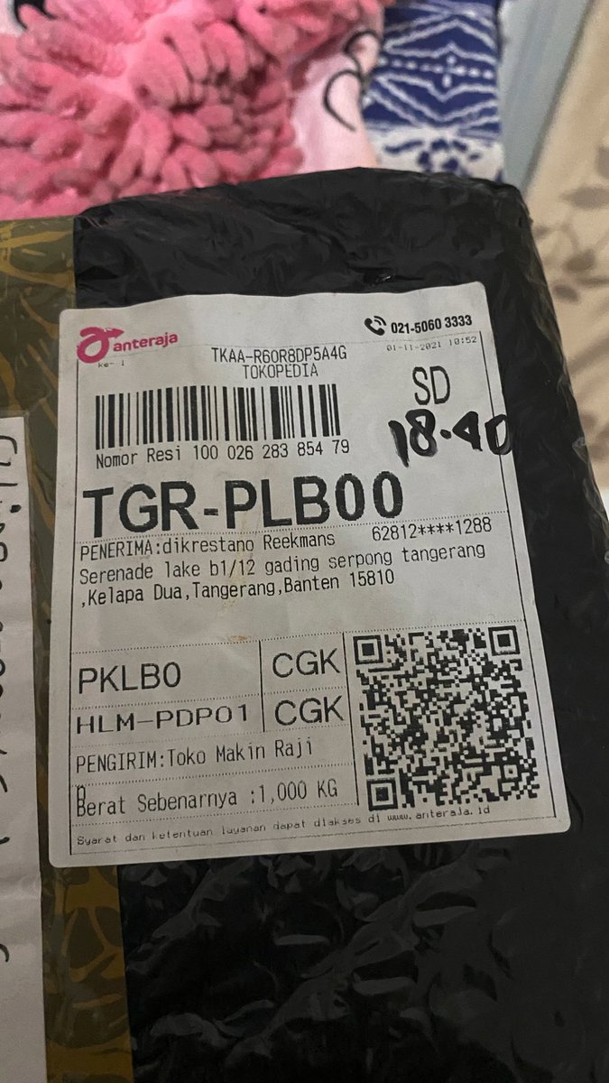 willyantoefendi's tweet photo. @anteraja_id min. Paket ketuker nih. Awb nya 10002628531731 tapi yg dikirim ini https://t.co/DmYKHJBxX2