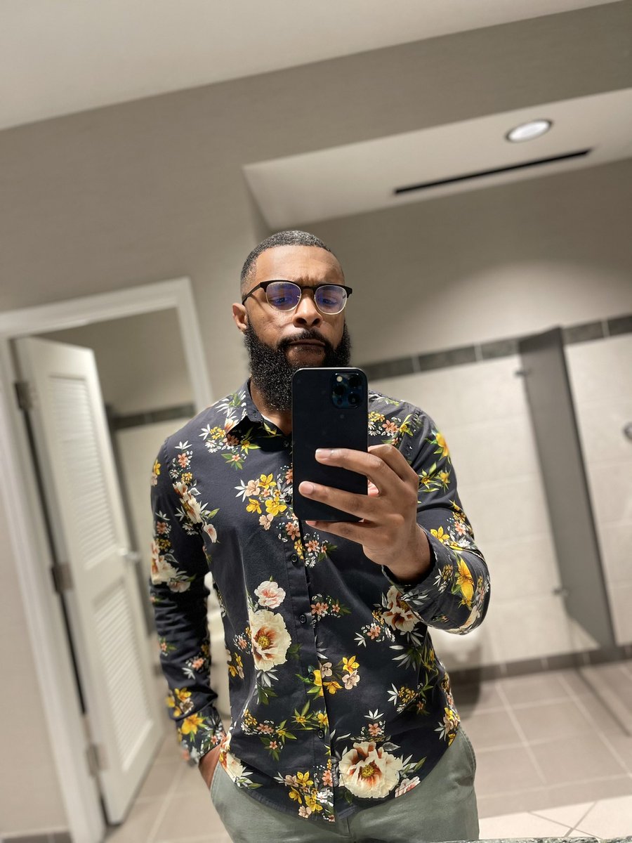SpiffyKindaGuy's tweet photo. It’s Monday right? 🌼🌺
#MCM #goodmorning #beardgang #monbae #happymonday #spiffy #november https://t.co/bqHU9yyINu