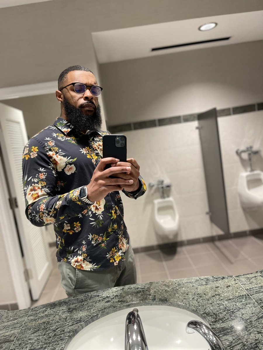 SpiffyKindaGuy's tweet photo. It’s Monday right? 🌼🌺
#MCM #goodmorning #beardgang #monbae #happymonday #spiffy #november https://t.co/bqHU9yyINu