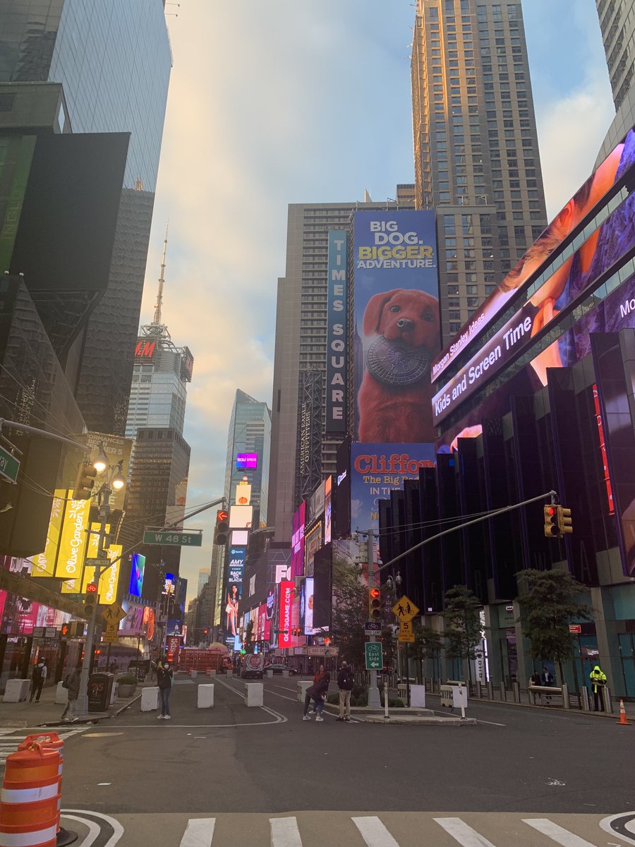 TechVentureGirl's tweet photo. In #NYC for #NFTNYC2021 meeting startups and funds. DM me if you want to meet up. https://t.co/C54LOS6SJq