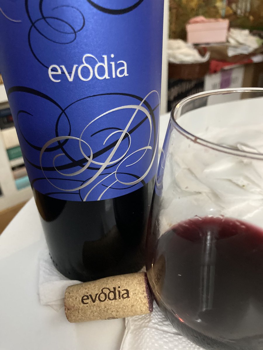 DoliverosDaniel's tweet photo. Cheap as death(around $13)& delicious w/ my carnitas tacos,19 #Evodia 100% old vine #Garnacha aged in tank,deep ruby,simple but very pleasant aromas of currant,cherry&dry herbs,decent concentration,round,savory,w/hints of cola&coffee,a tasty gulping #vino &definitely worth a look https://t.co/y6OCyT4y76