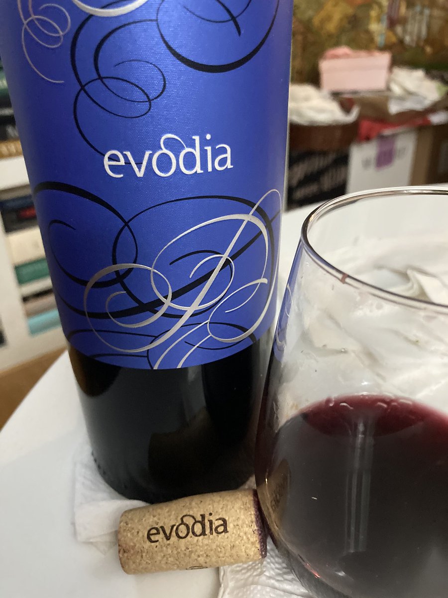 DoliverosDaniel's tweet photo. Cheap as death(around $13)& delicious w/ my carnitas tacos,19 #Evodia 100% old vine #Garnacha aged in tank,deep ruby,simple but very pleasant aromas of currant,cherry&dry herbs,decent concentration,round,savory,w/hints of cola&coffee,a tasty gulping #vino &definitely worth a look https://t.co/y6OCyT4y76
