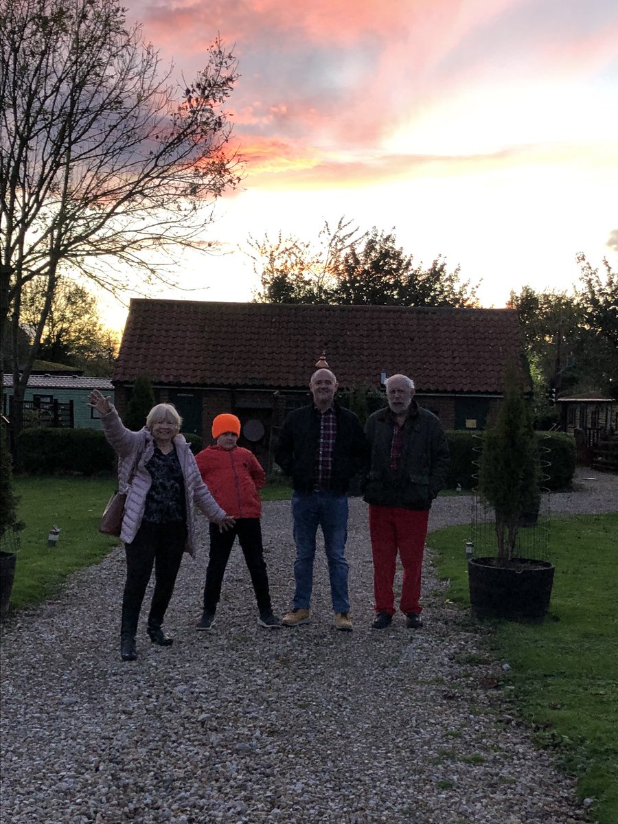 clairejcox's tweet photo. Fab weekend in Nth Yks with family #carltonincleveland #blackwellox #logcabin #hottub #roseberrytopping https://t.co/9xo53AO4aG