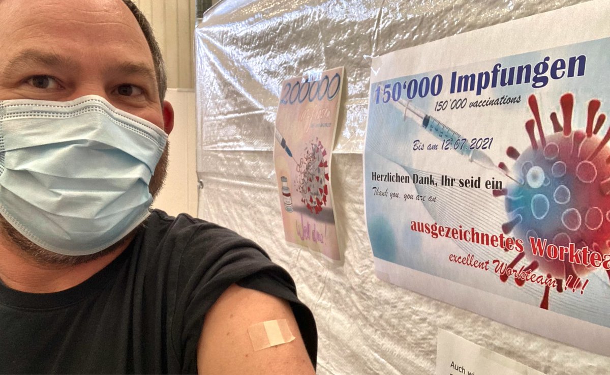 JacoBloek's tweet photo. Take this, Schwurblis. #nummer3 #comirnaty #pfizerbiontech #COVIDVaccination Dankbar, dass das hier so einfach geht. Zerti bis 1.11.22. Und vor allem ein gutes Gefühl. — Leider nur wenig Andrang im Impfzentrum Inselspital, alles zusammen dauerte 8 Minuten. #CovidGesetzJa https://t.co/p3uKaAMDuP