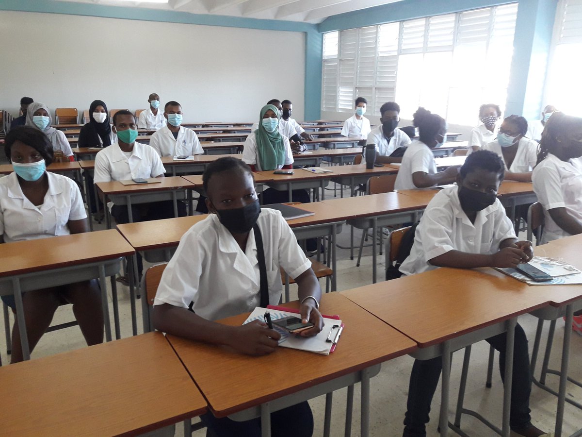 Nuevamente el murmullo en los pasillos, las voces que se hacen eco, el júbilo que refleja en nuestras aulas la maravillosa interacción de sus integrantes; renovados de conocimiento. #CubaPorLaVida.