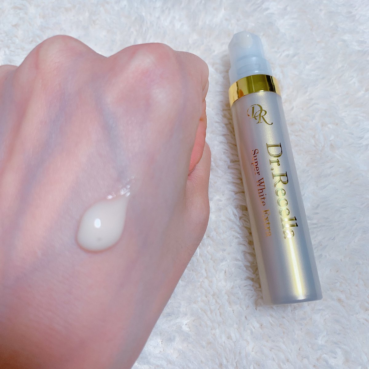 yuzusaurus's tweet photo. aquavenus
スーパーホワイトエクストラスタートセット　3850円(税込)
そして青系で統一されている
デザインがとってもおしゃれ🧜‍♀️✨
個人的に嬉しかったの��
日焼け止めがセットになっていることです。なかなか日焼け止めまでセットになってるのってないから
嬉しいポイントでした💓‼︎ https://t.co/lE6GqLed5m