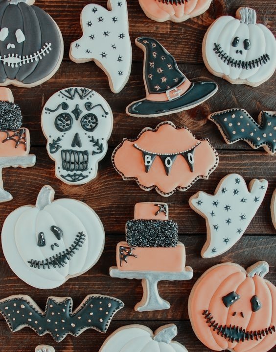 𝐎𝐫𝐝𝐞𝐧 𝐞𝐬𝐩𝐞𝐜𝐢𝐚𝐥 𝐩𝐚𝐫𝐚: @heartscnfvre
𝐃𝐞: Greta.

𝐎𝐫𝐝𝐞𝐧: Cupcakes &amp; Cookies Halloween.

💌 "Feliz cumpleaños mi reina, te mando esto desde mi preciosa italia para que cuando nos veamos lo celebremos bien a lo grande. Te quiero muchisimo"