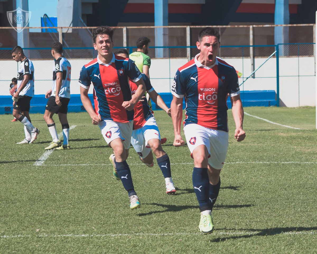 #Reserva | Cerro Porteño empató 2-2 el superclásico, con goles de Damián Bobadilla y Fernando Romero, partido disputado en la mañana de este lunes, en la Ollita 🏟

#LaMejorCanteraDelPaís 💎
#LaPasiónDelPueblo 🔵🔴