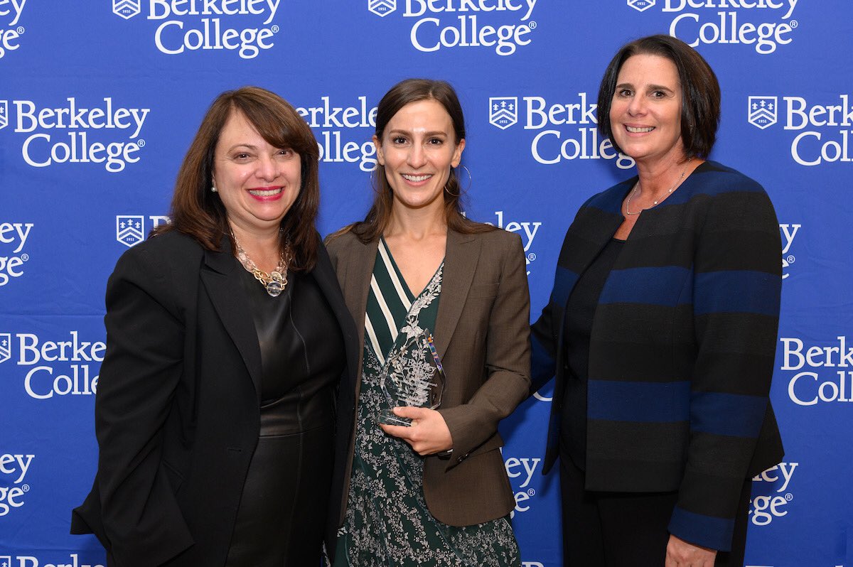 SenatorBiaggi's tweet photo. Honored to have attended and been presented with a Women’s Empowerment Award at @BerkeleyCollege earlier last month.

Thank you to @BerkeleyCollege and @CityAndStateNY for inviting me to speak and share the stage with incredible women leaders from across our state. https://t.co/rGwmmnrJ8z