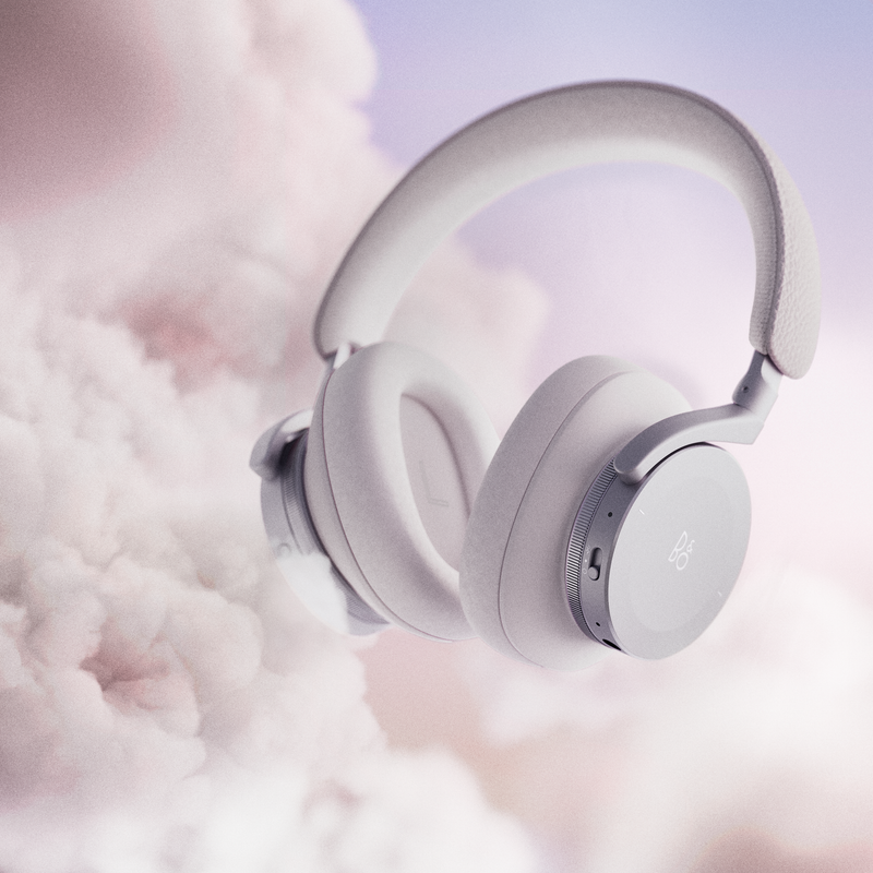 BangOlufsen's tweet photo. Unwrap. Unfold. Unwind.

Tune in with the noise-cancelling Beoplay H95 to experience stunning soundscapes and luxurious comfort. 

#BeoplayH95 
#NordicIce https://t.co/bDMuEwjG6T