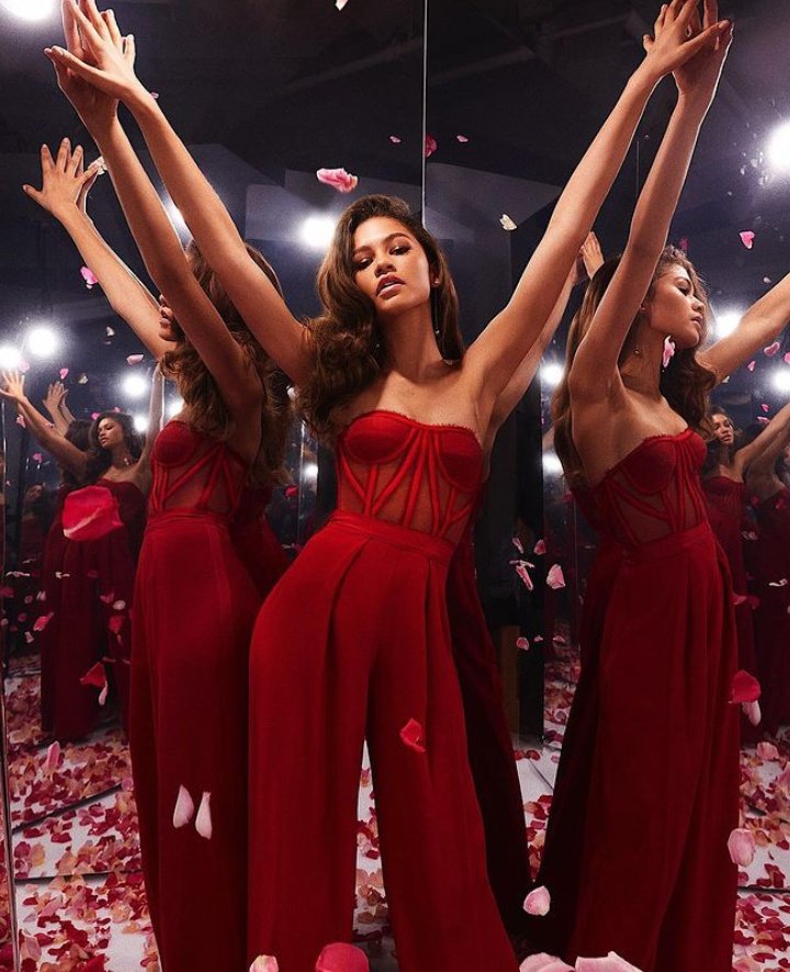 iemyei's tweet image. ꧁Michelle Jones꧂
       
       𖣔MJ, Em, Eme
       ⁂16 years old
       𖣘She/Her
       𖦹 Bi
            ¿Que pasa idiotas?