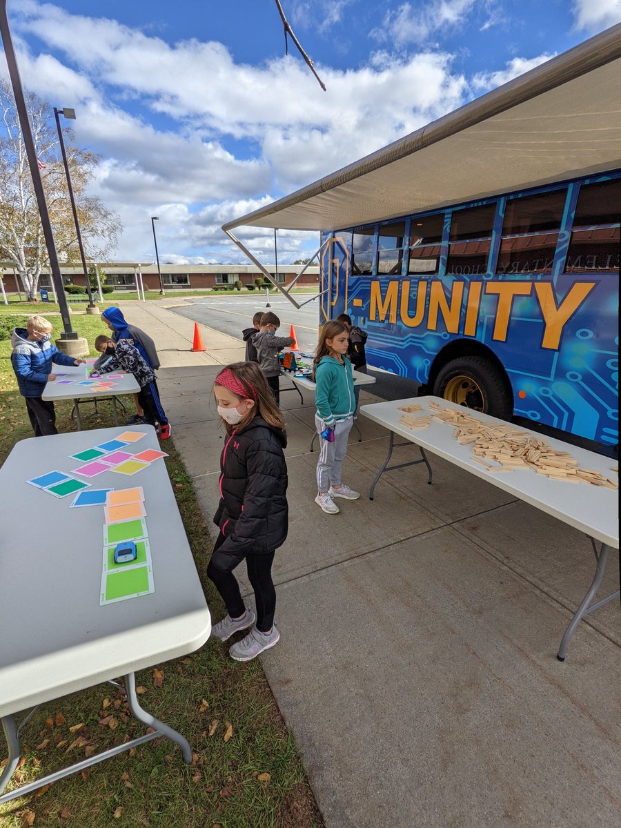 JohnLuthringer's tweet photo. The Q-munity bus visited with our 3rd graders today, trying out the new Indi robots from @SpheroEdu which were a big hit! @smilelearning https://t.co/ckGxsZaF6Z