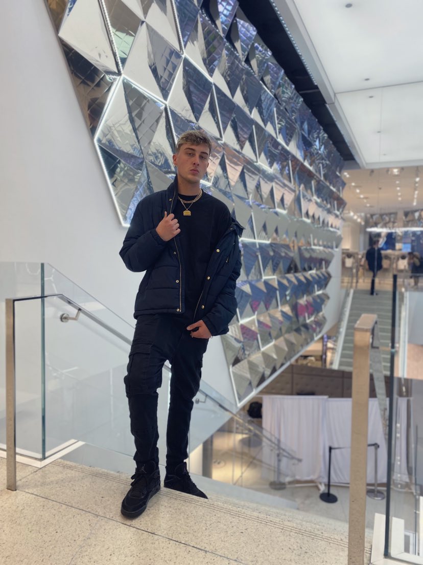 theofficialNVM's tweet photo. New York🌎🏙 https://t.co/3J7WCk00LO