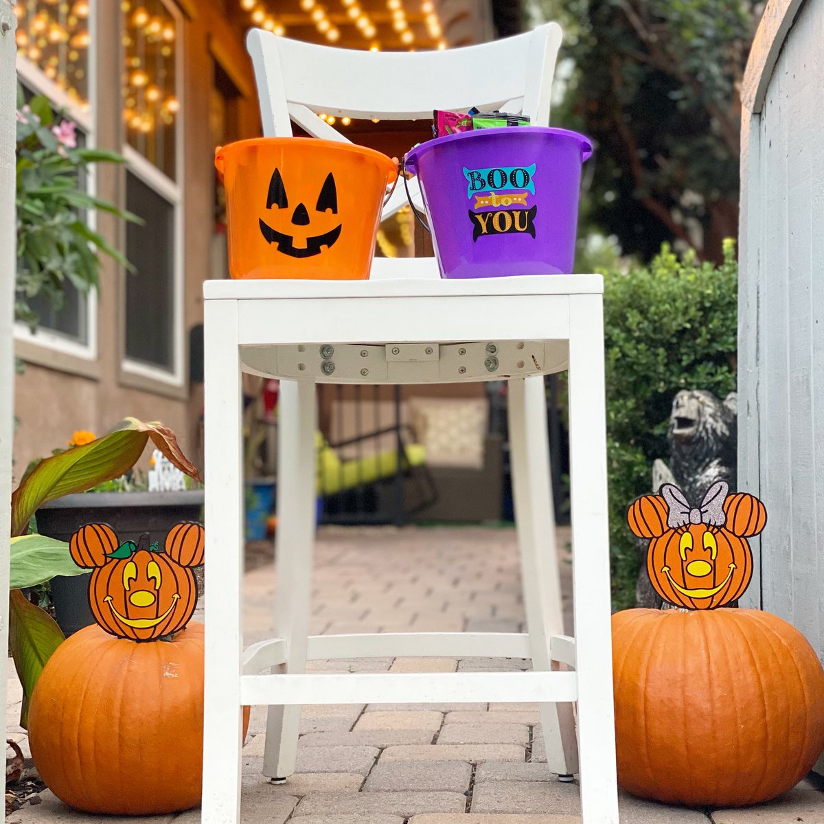 OverTheTopWendy's tweet photo. Everyone sharing their Halloween photos of themselves with their kids and Iβm over here likeβ¦.π
#teenmomproblems https://t.co/94EJEhV9MW