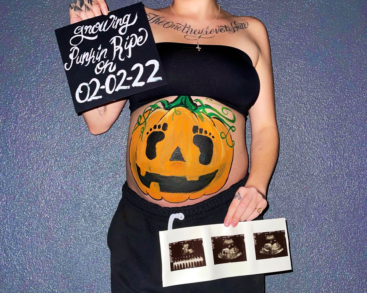 messyhxe's tweet photo. baby boys first halloween💚🎃👻 https://t.co/G5vtHOI7K8