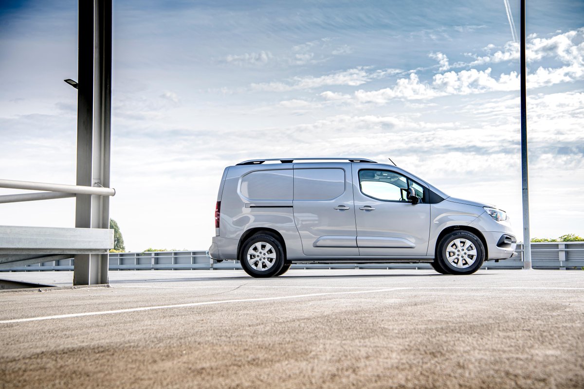 VauxhallPR's tweet photo. #Vauxhall has been recognised in the @WhatCar Van &amp; Commercial Vehicle of the Year Awards. The overall ‘Van of the Year’ prize was won by the All-New, fully-electric, #ComboE van, which also picked up the ‘Electric Van – Best Overall’ trophy.👉https://t.co/SvV3CA91mZ https://t.co/k97EiNithv
