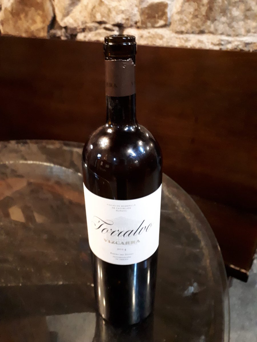 vinosyvinazos's tweet photo. Magnum de #Torralvo de #Vizcarra 2014. Exquisito. Una de mis bodegas favoritas de @DORibera. Sabroso, potente, afrutado y con un regusto riquísimo. Mi vino 100%. https://t.co/QbnoNr6JHY