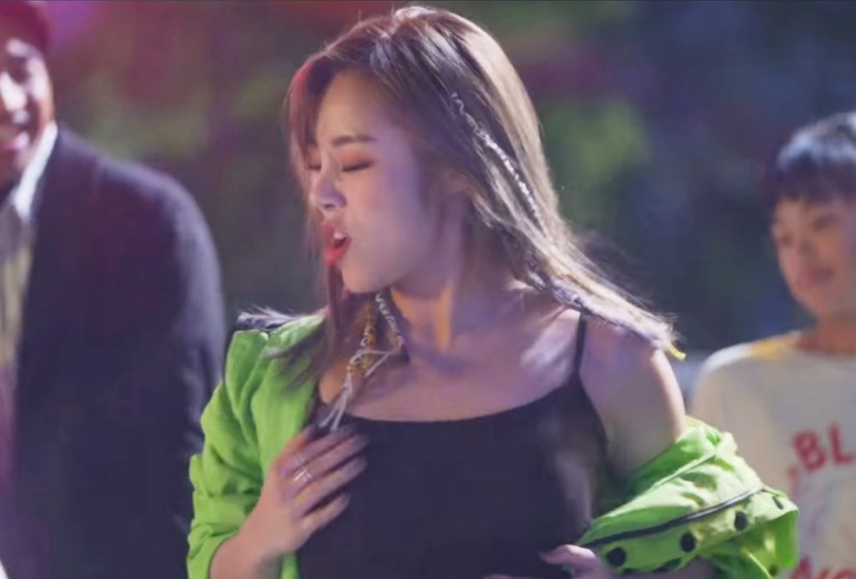 mswheeinshin's tweet photo. gogobebe wheein is kinda wild 😳 https://t.co/e9CiUTh51g