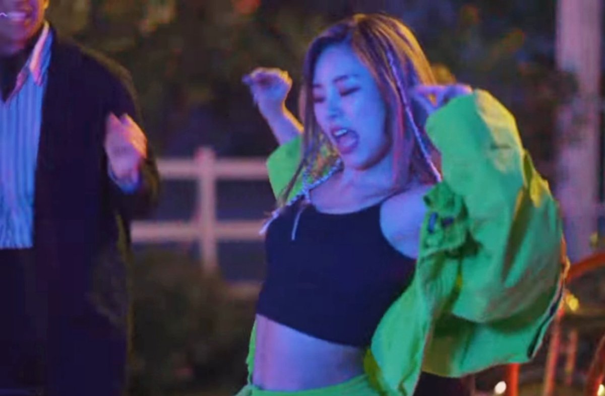 mswheeinshin's tweet photo. gogobebe wheein is kinda wild 😳 https://t.co/e9CiUTh51g
