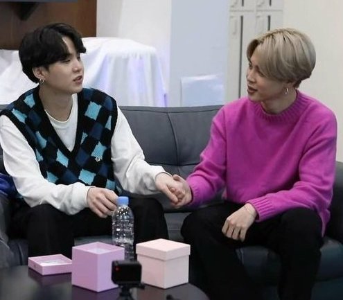jinberrychii's tweet photo. we are all emotionally attached to yoonmin holding hands — a devastating thread https://t.co/Nit8trtoiz