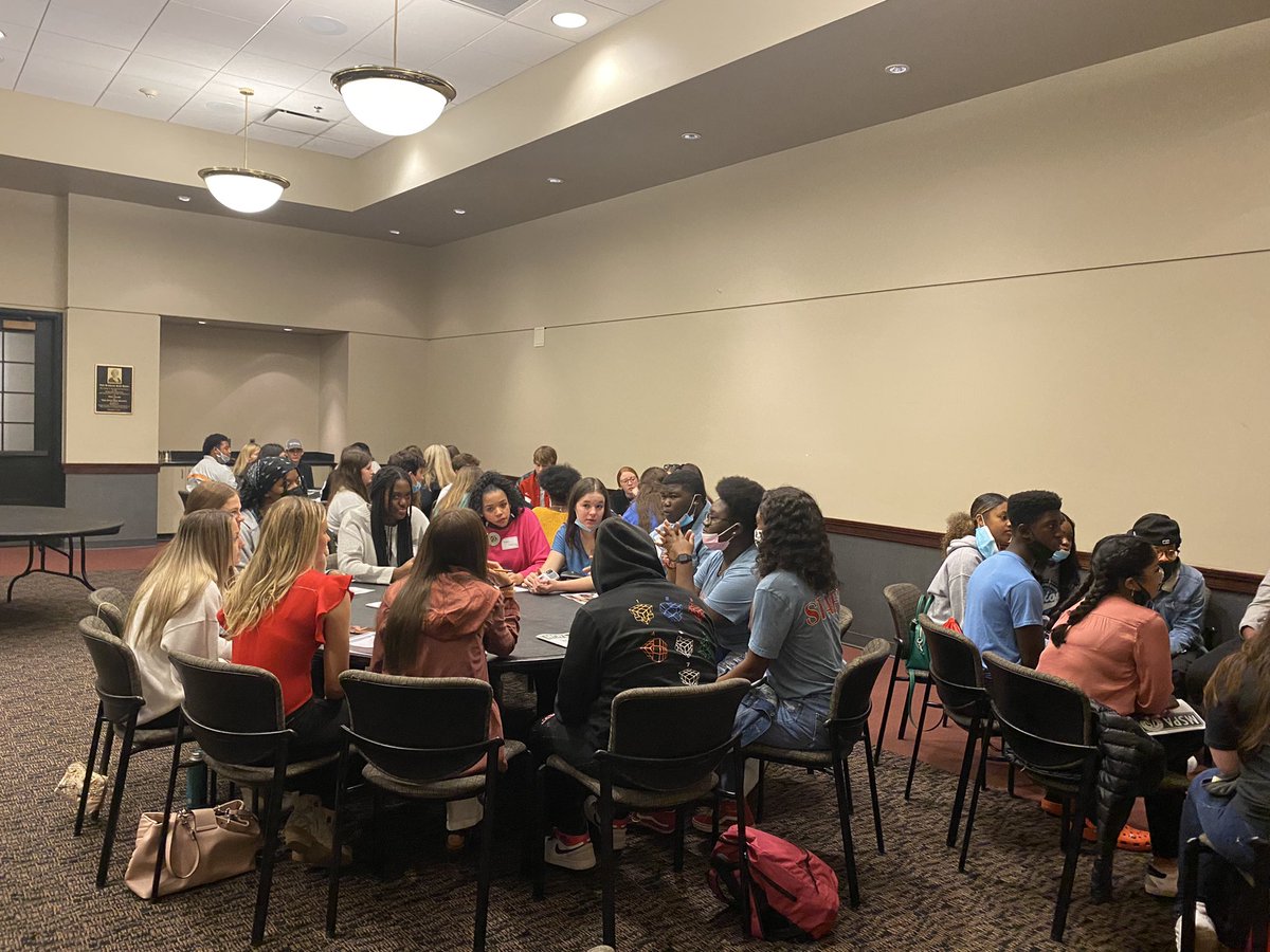 shachu's tweet photo. I LOVE facilitating the conversation of young journalism leaders. Editors Round Table. #letthemlead #mspa21 https://t.co/xyl8rZjn80